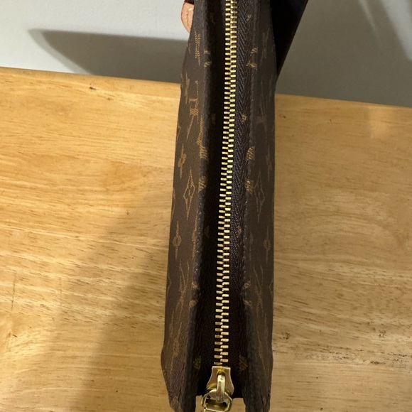 Louis Vuitton Monogram Clutch - Picture 5 of 14